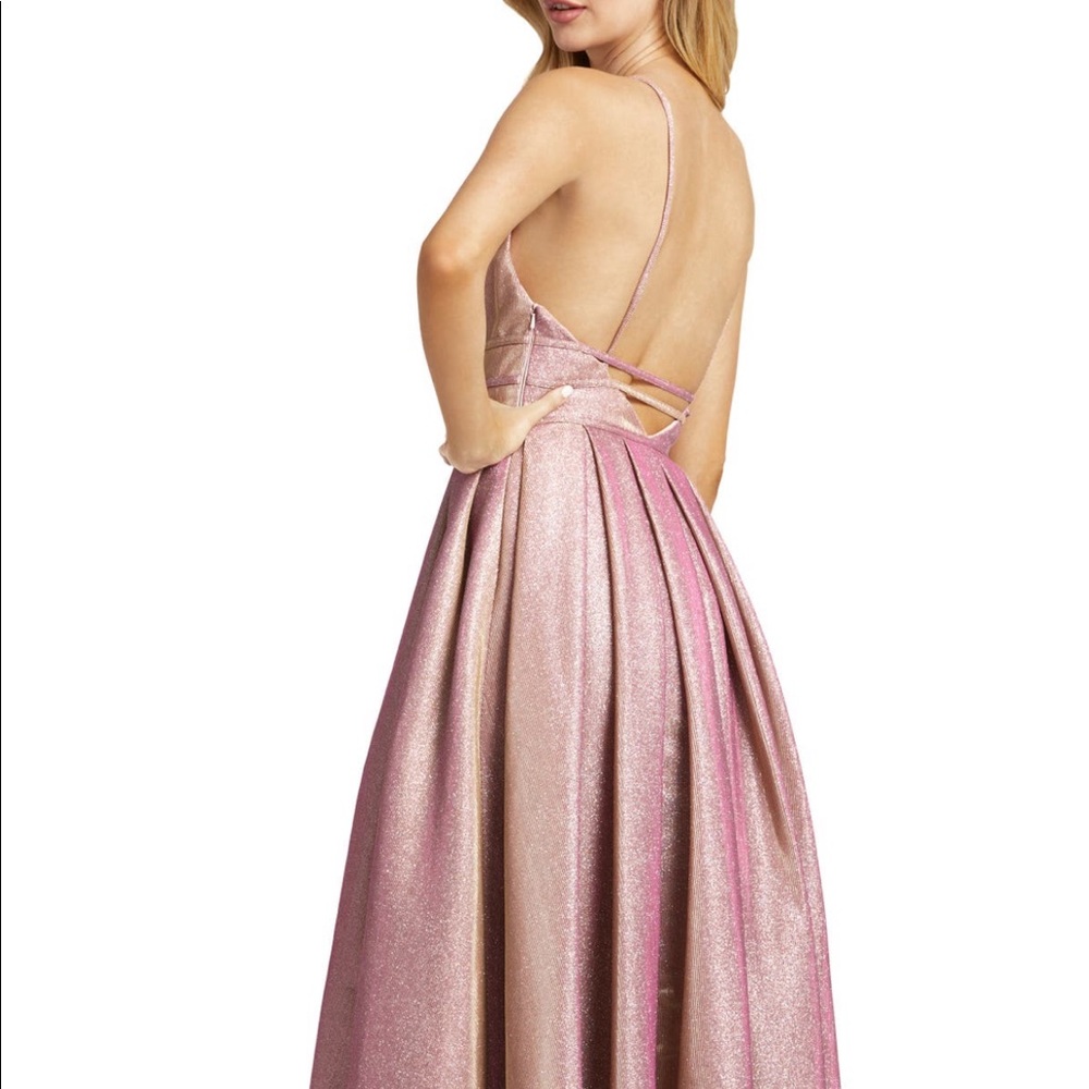 Metallic Plunge Neck Pleated
IEENA FOR MAC DUGGAL - Picture 2 of 13
